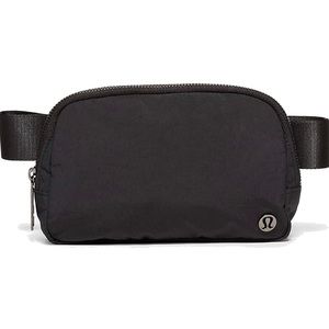 NWT lululemon belt bag - black